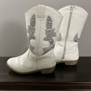 Girls White and Silver Western Cowgirl Boots
